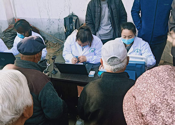 健康一體機為居民提供多種健康檢測和管理服務